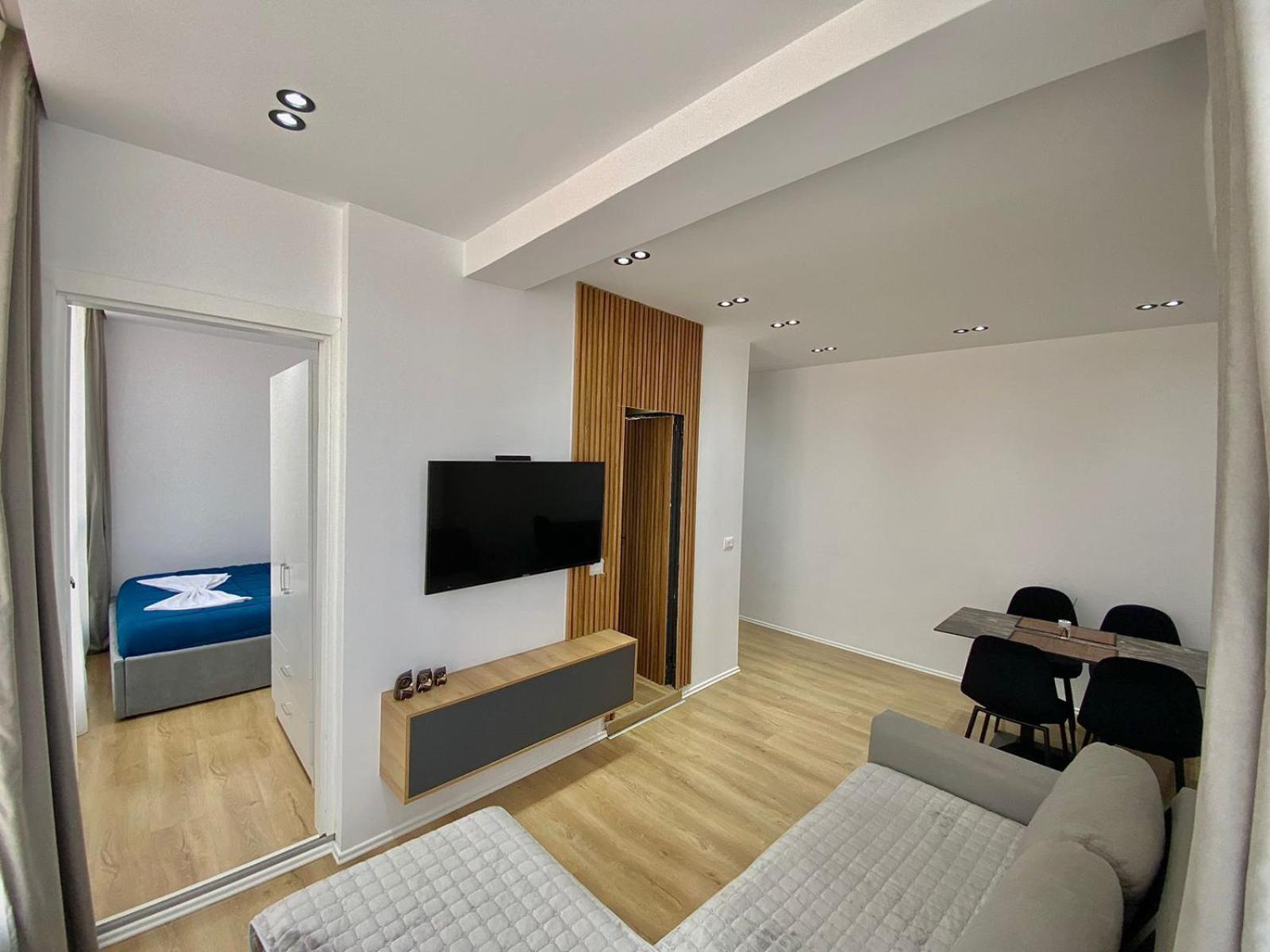 Mara Central Apartment 3 Tirana Exterior photo